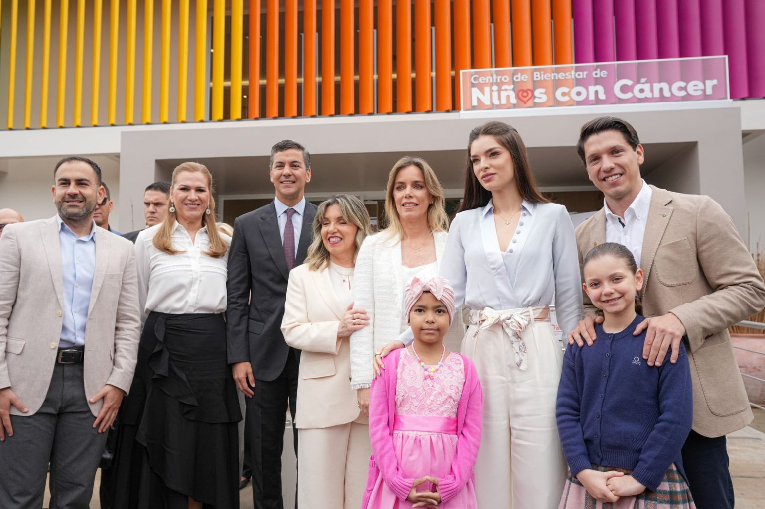 Nadia Ferreira, Marc Anthony y RENACI inauguran centro integral para niños con cáncer en San Lorenzo