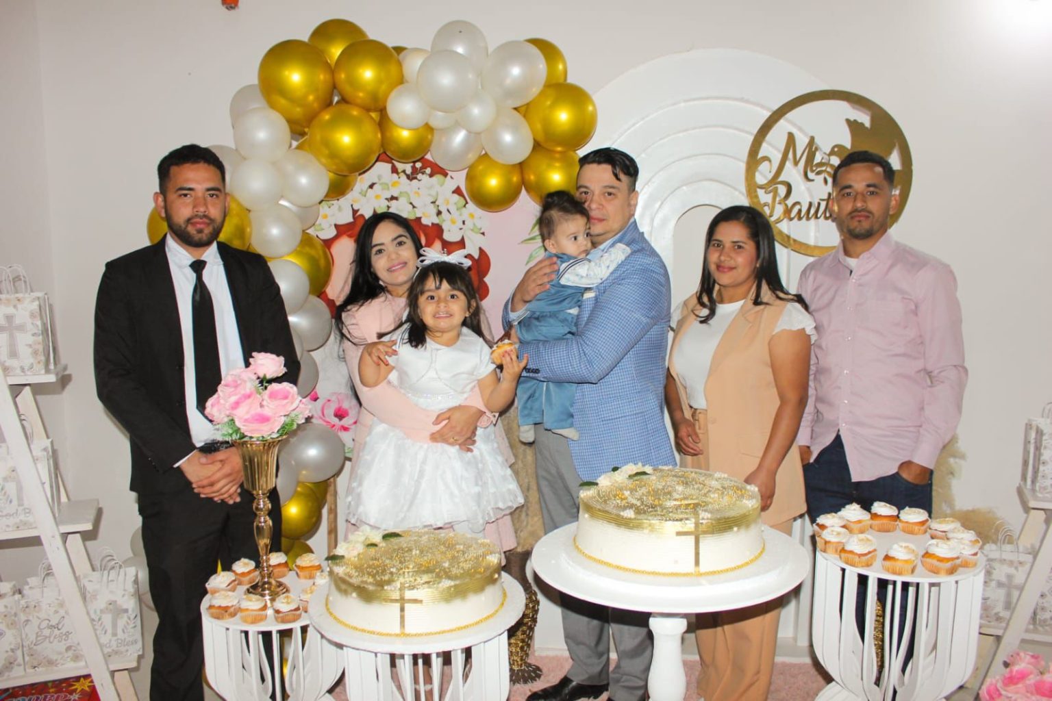 Bautizo familiar en Paraguay: Luna Moreno Ruíz Díaz celebra con sus padres Myrian Ruíz Díaz y Juan Moreno