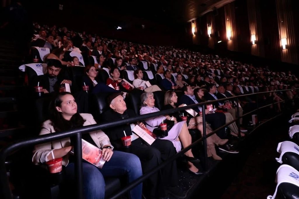 ALFOMBRA ROJA, FIGURAS Y EMOCIÓN: ASÍ SE VIVIÓ EL ESTRENO DE “EL RENACER ALBIRROJO”