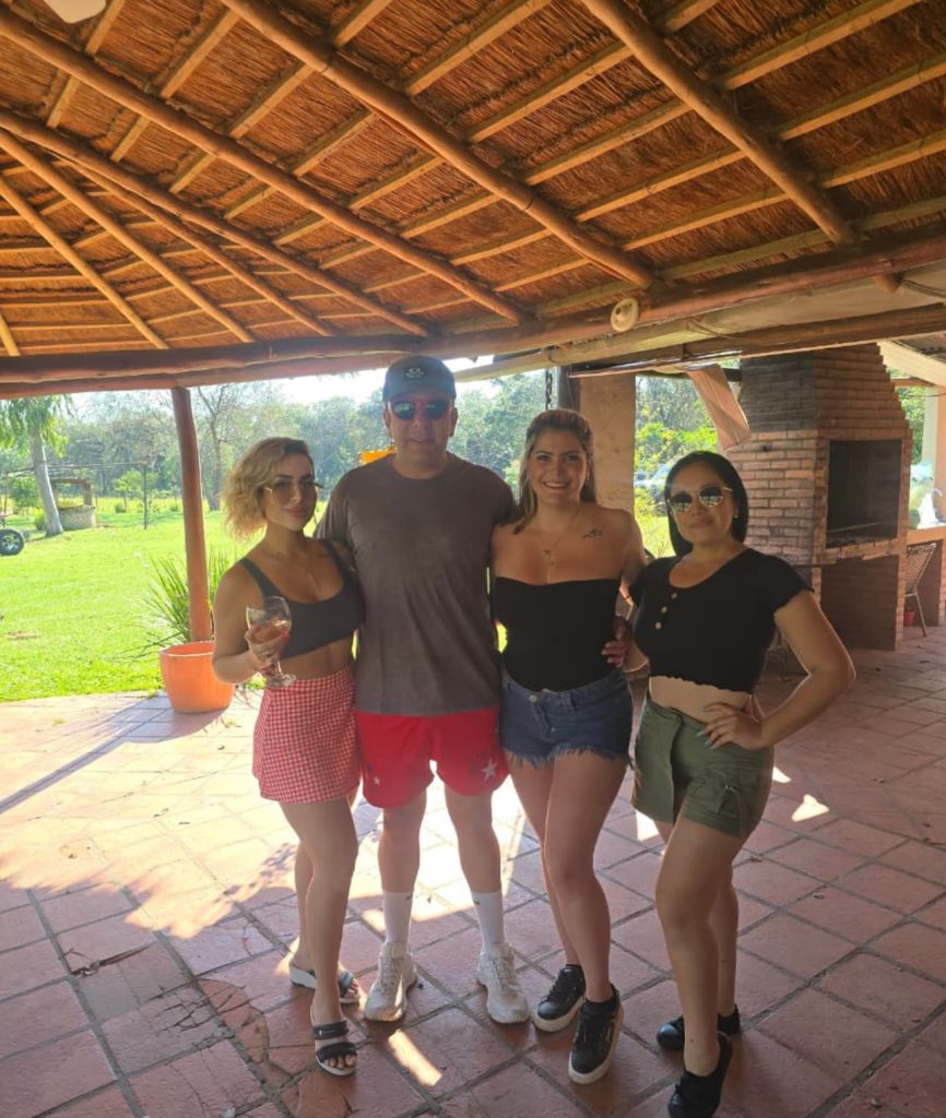 CAROL PÉREZ ANTICIPÓ EL DÍA DE LA AMISTAD CON UNA ENCANTADORA JORNADA EN EL CAMPO