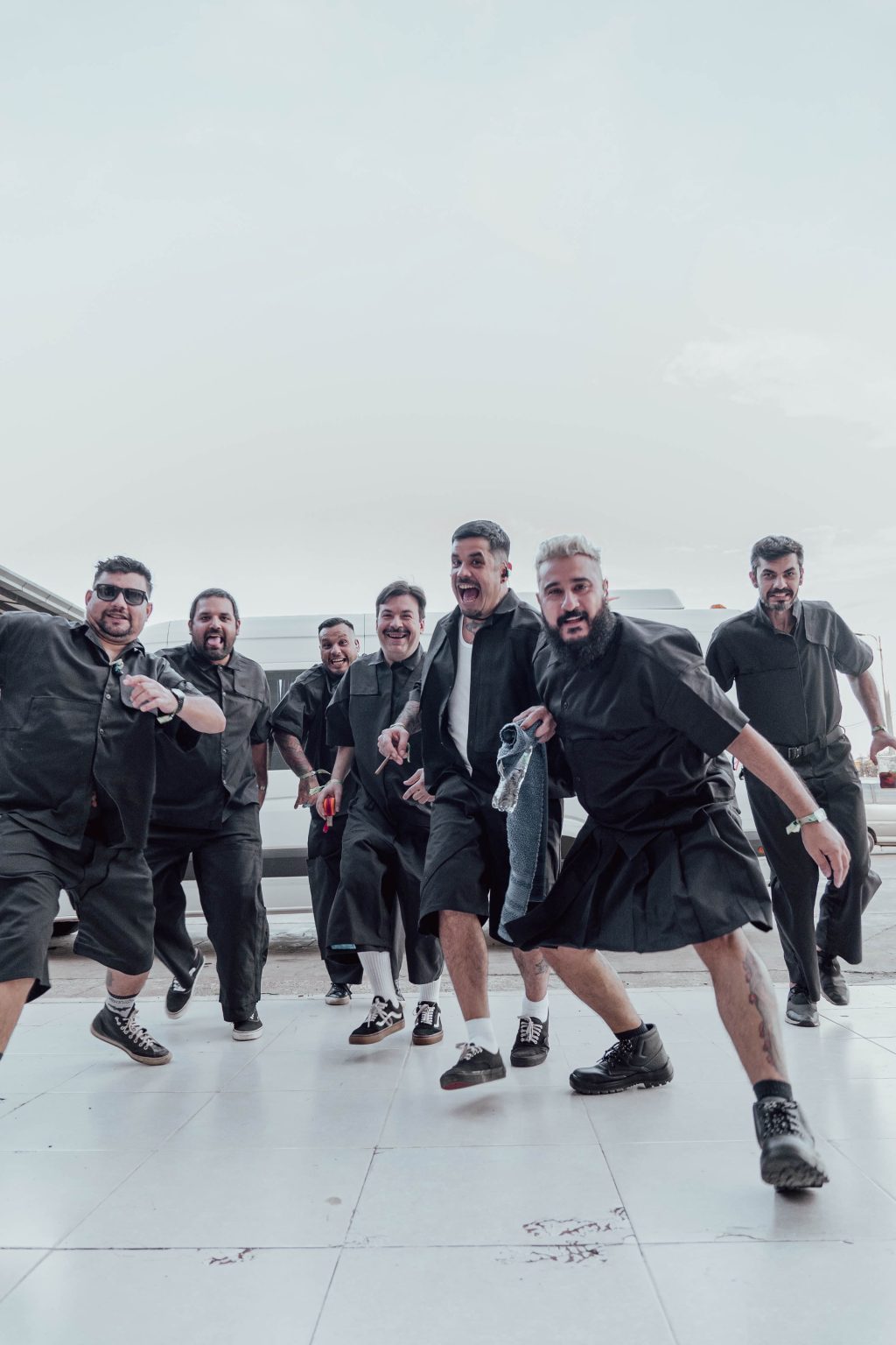 Kita Pena enchufa nueva energía con el estreno de “110/220”