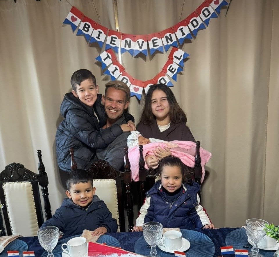 ERWIN CERRÓ UNA MARATÓNICA VISITA A PARAGUAY ENTRE MÚSICA, FAMILIA Y NUEVOS PROYECTOS