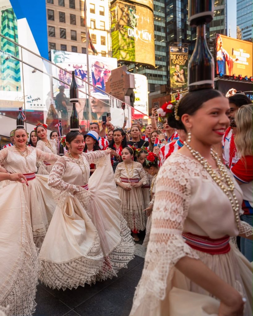 NUEVA YORK SE LLENA DE ÑANDUTÍ, BOTELLAS Y ORGULLO GUARANÍ