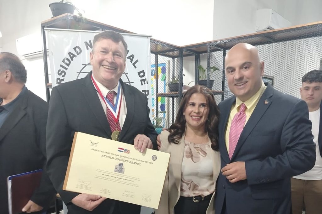 Reconocimiento internacional para Arnold Goossen: recibió el Gran Collar General Douglas MacArthur