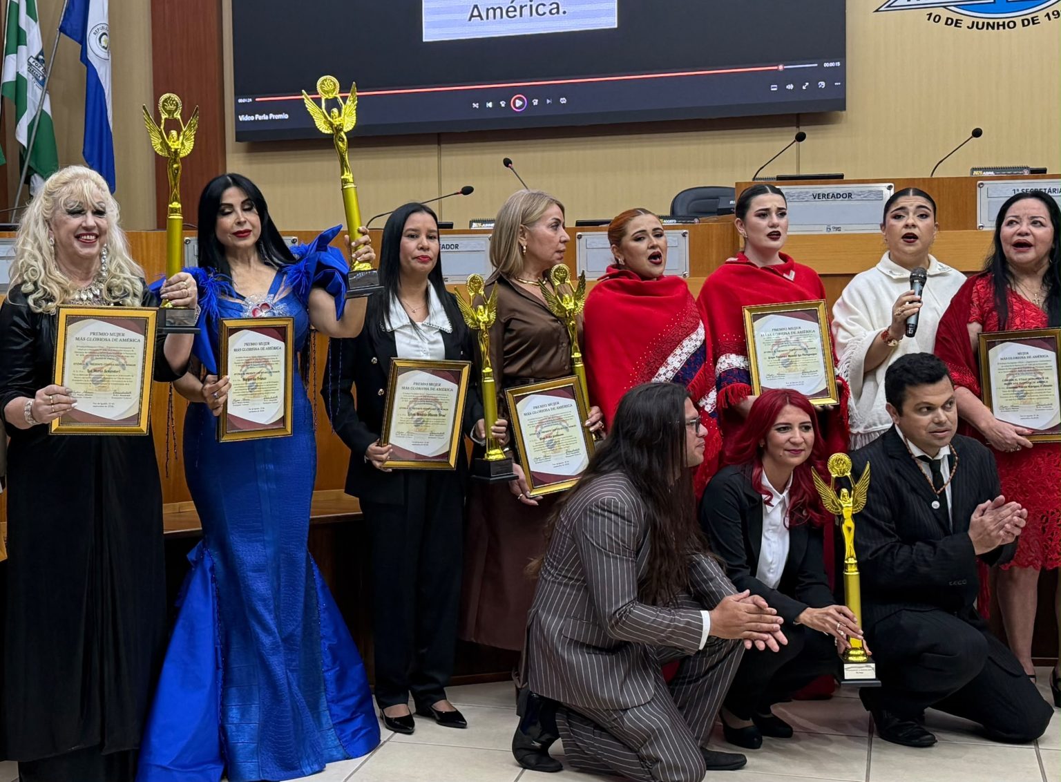 EMOCIÓN Y ORGULLO PARAGUAYO EN BRASIL: PERLA RECIBIÓ UN GRAN HOMENAJE RODEADA DE DESTACADAS MUJERES